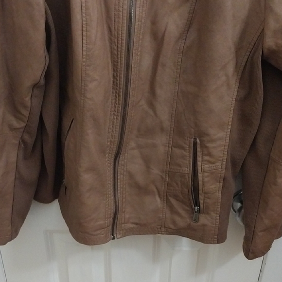 Men's Tan Leather Jacket - Picture 4 of 11